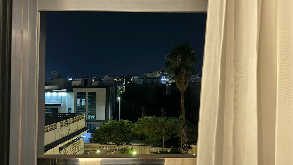 Le Reve Hotel 130/134