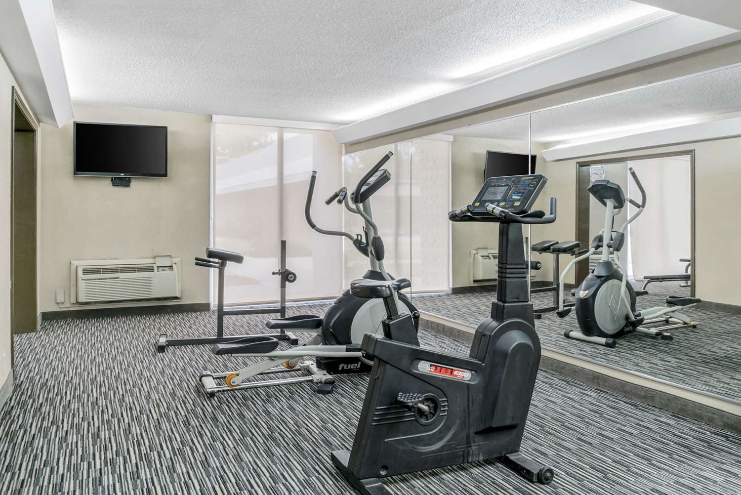Quality Inn & Suites Livonia - Detroit 22/38