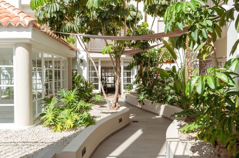 Los Olivos Beach Resort 55/60