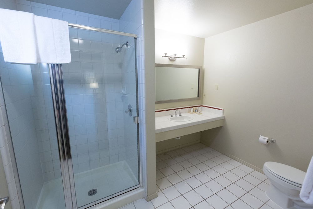 Cambria Landing Inn & Suites 22/35