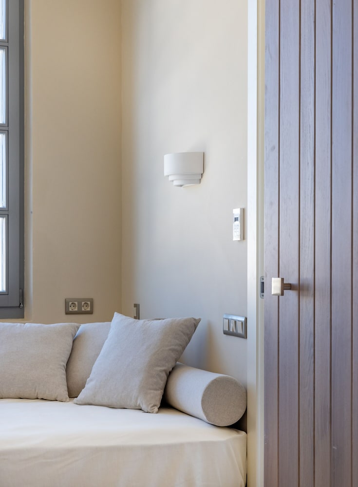 GRAND, AZADE, SUITE