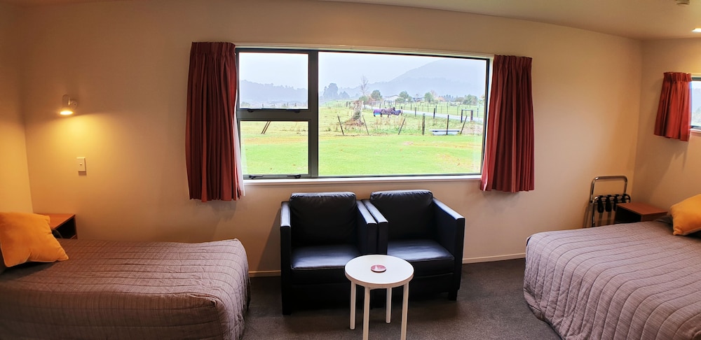 Glacier View Motel 28/68