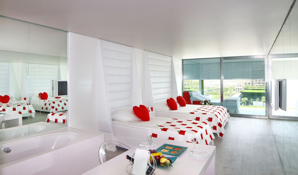 DESIGN ROOM DIRECT SEA VIEW