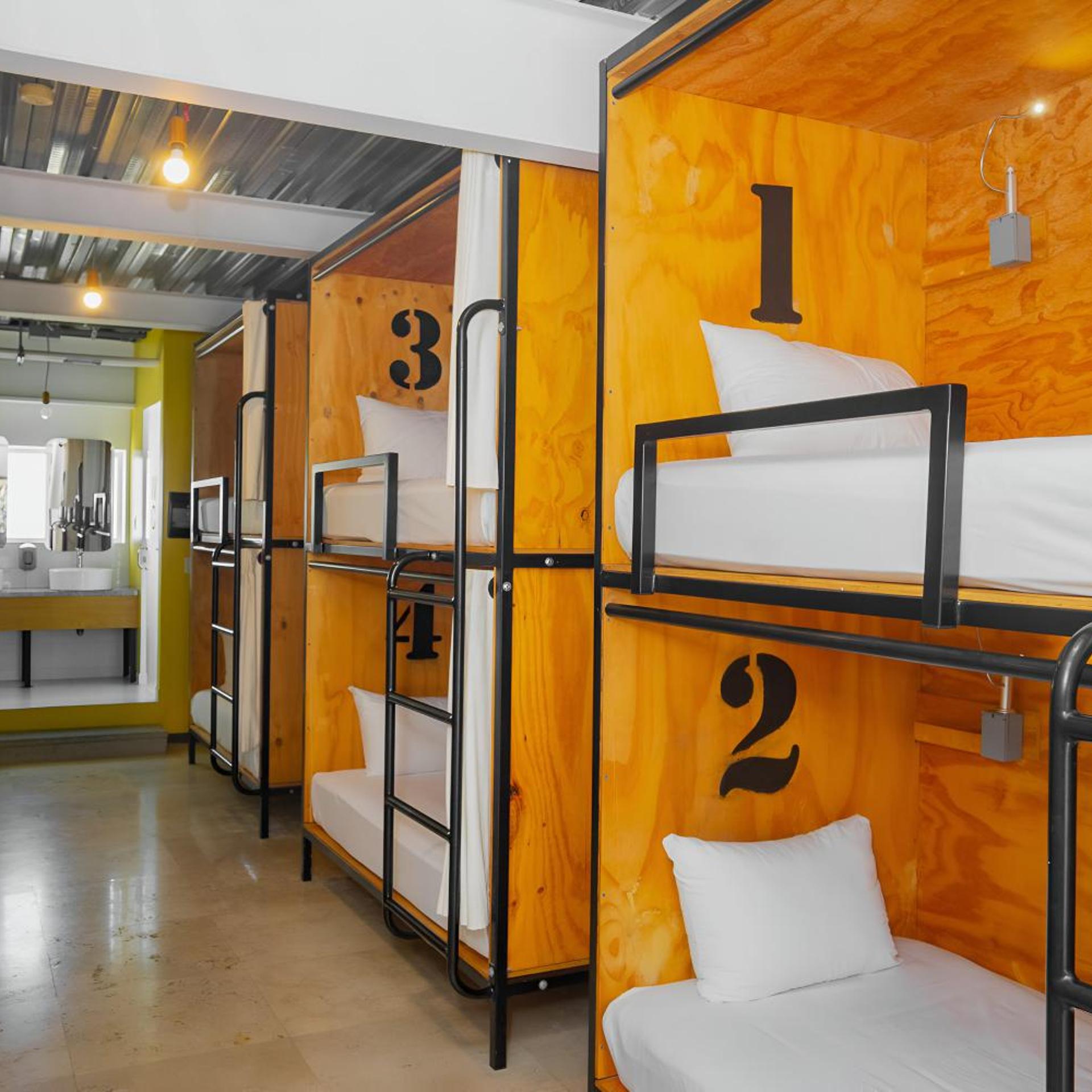 سكن مشترك مختلط بستة أسرّة