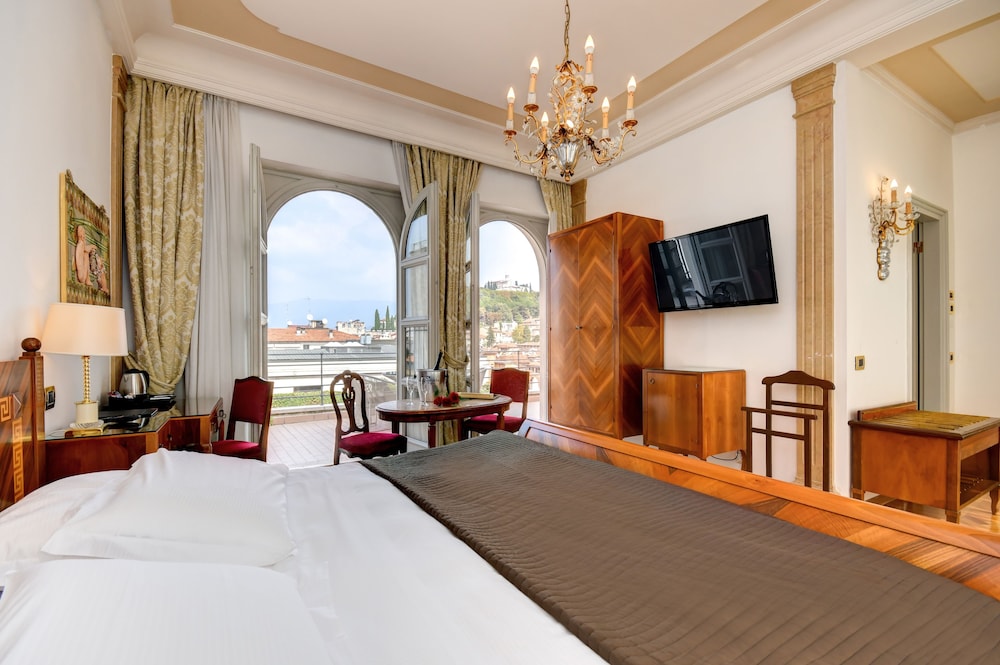Vittoria Hotel 20/75