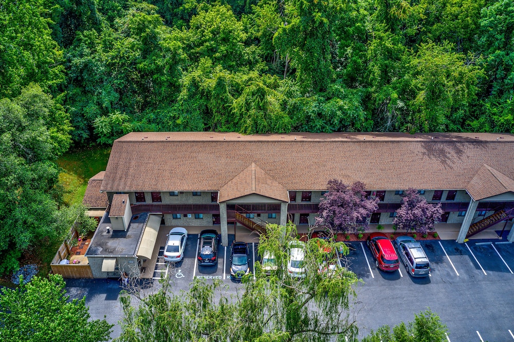 Affordable Corporate Suites - Roanoke 47/50