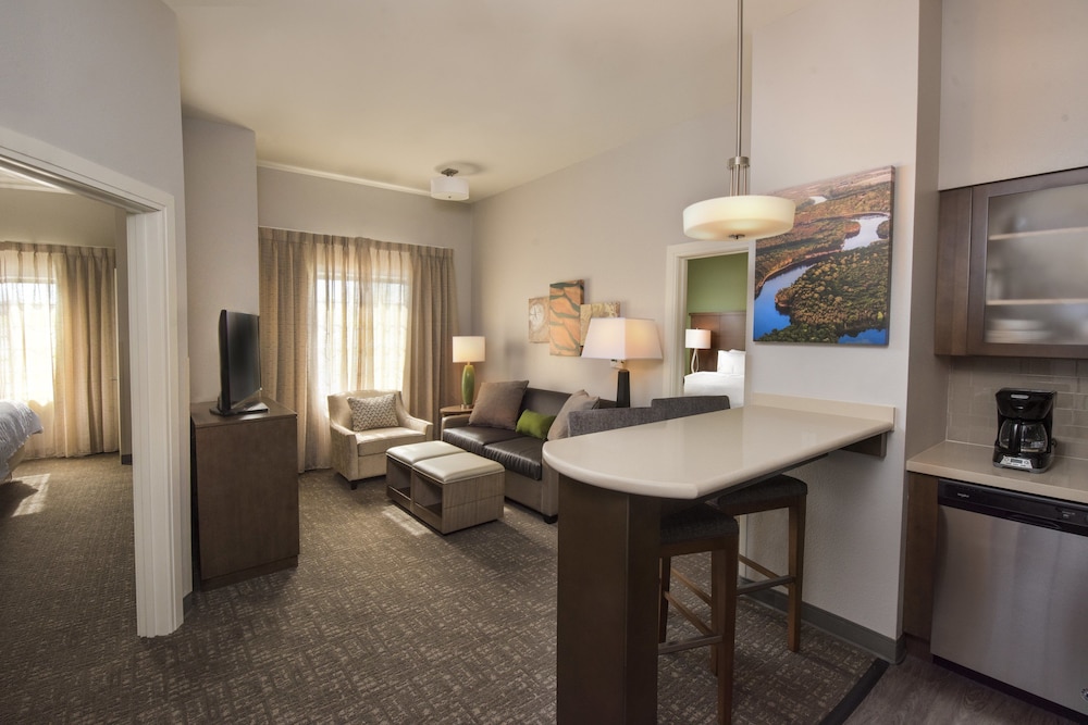 Staybridge Suites Wisconsin Dells - Lake Delton 46/58