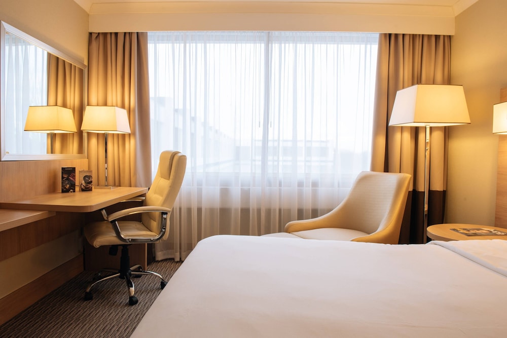 RENAISSANCE LONDON HEATHROW HOTEL 17/46