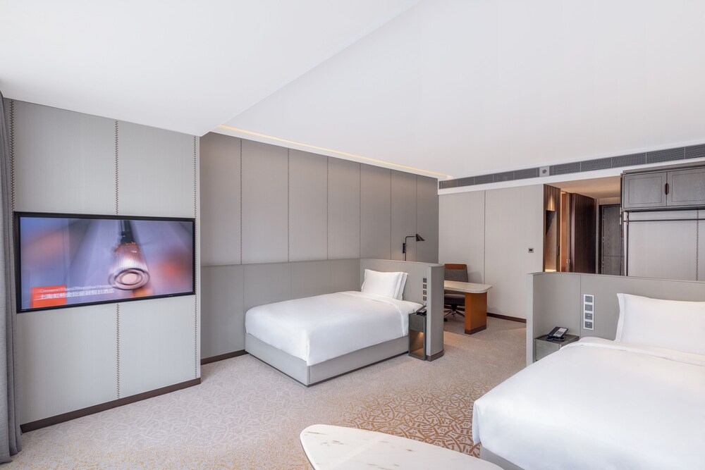 Crowne Plaza Qingdao Jinshui 17/84