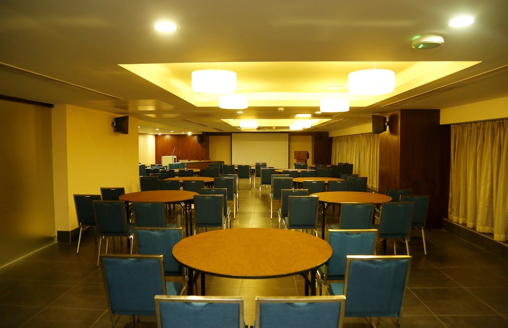 THE RAVIZ CALICUT 38/47