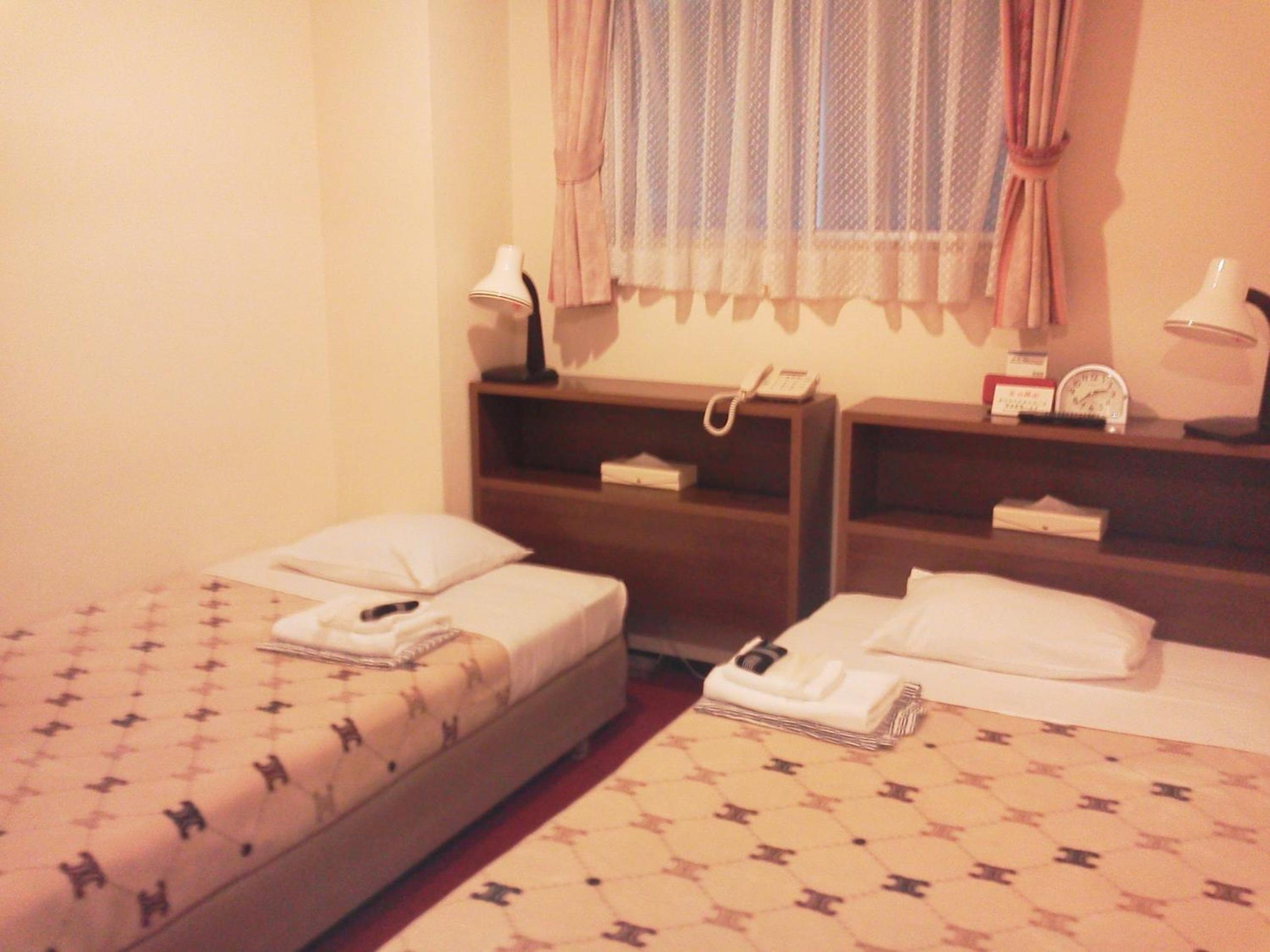 SEMI ROOM, SINGLE BED