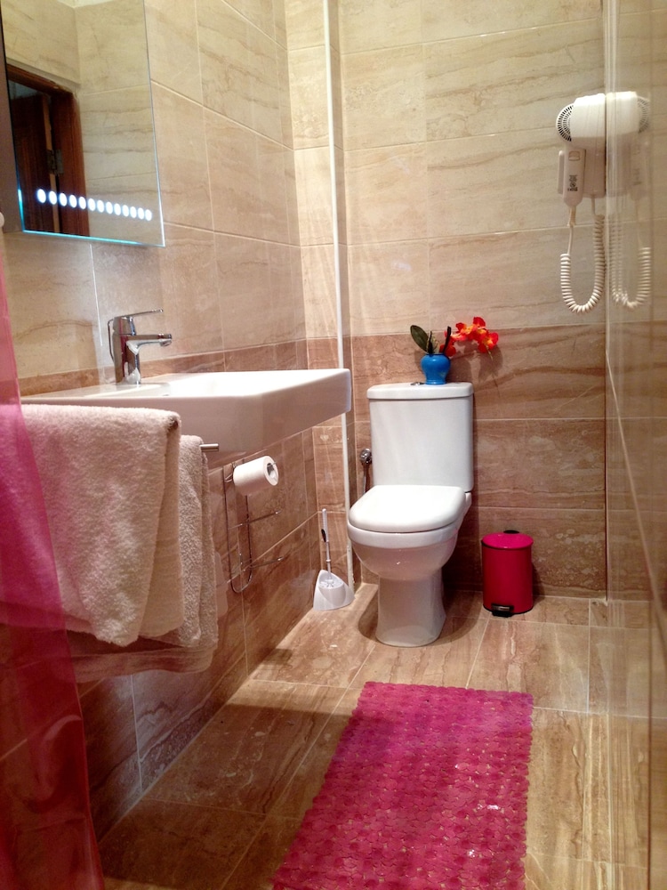 Lee's House Bed & Breakfast Sliema 50/50