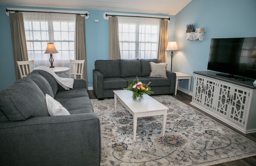 Sea Otter Inn 37/63