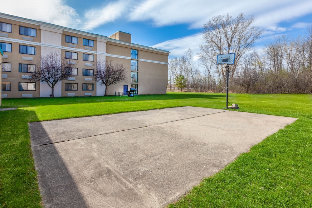 Days Inn by Wyndham Plattsburgh 18/37