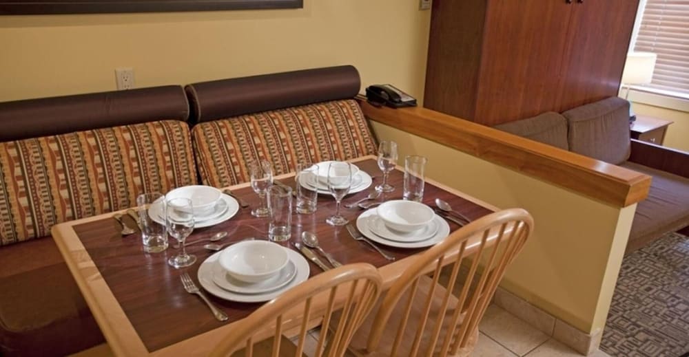 Mountain Side Hotel Whistler By Executive 51/63