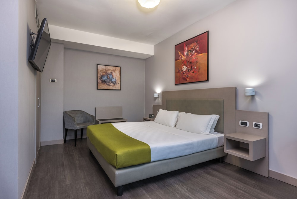DELUXE, KING BED