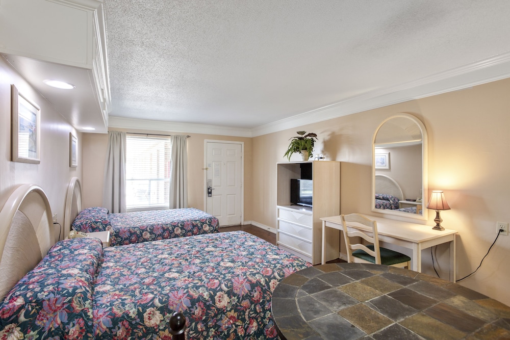 Edgewater Inn 12/51