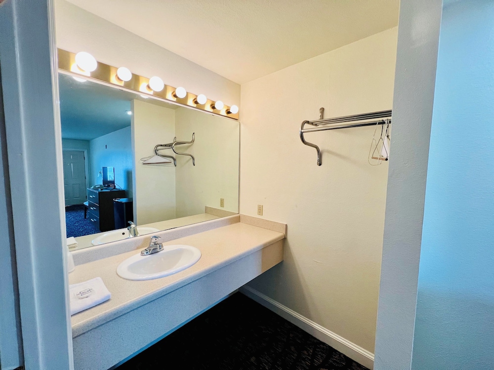 Rodeway Inn Garland Harbor Point 37/37