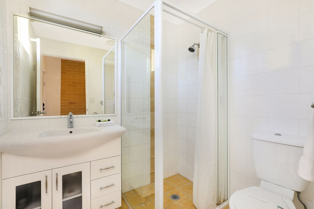 Caboolture Riverlakes Motel 64/66