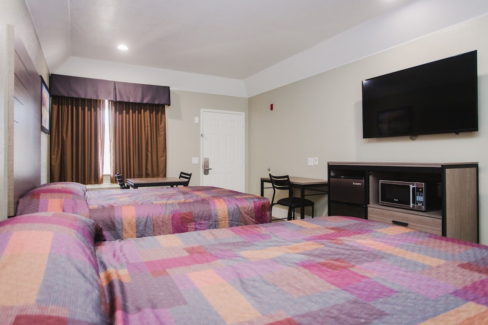 Palace Inn 1-10 West & Beltway 8 9/23