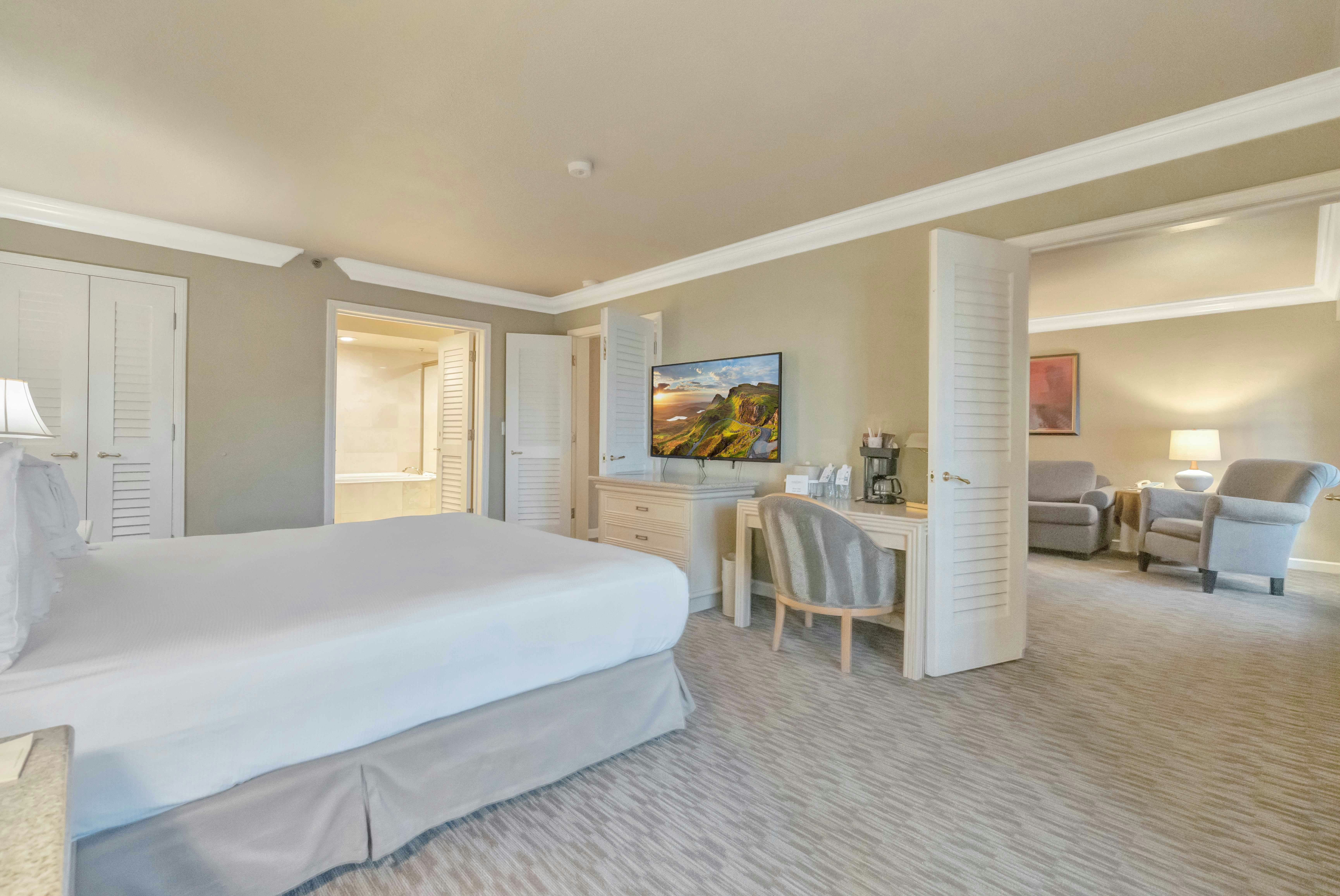 Suite, King Bed, Resort View
