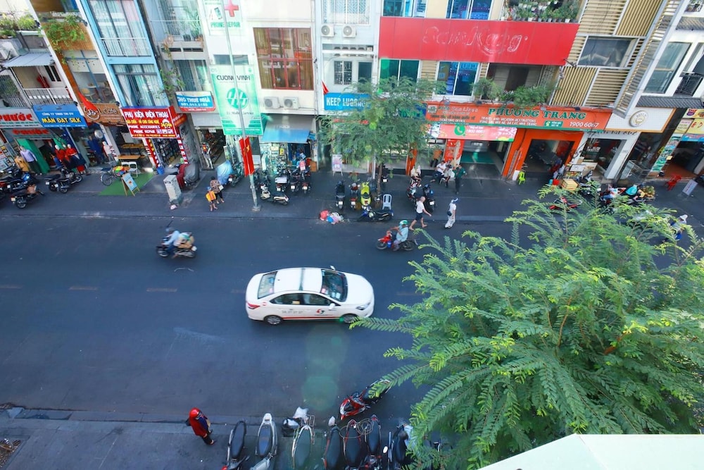 Lucky Star Hotel 266 De Tham 34/38
