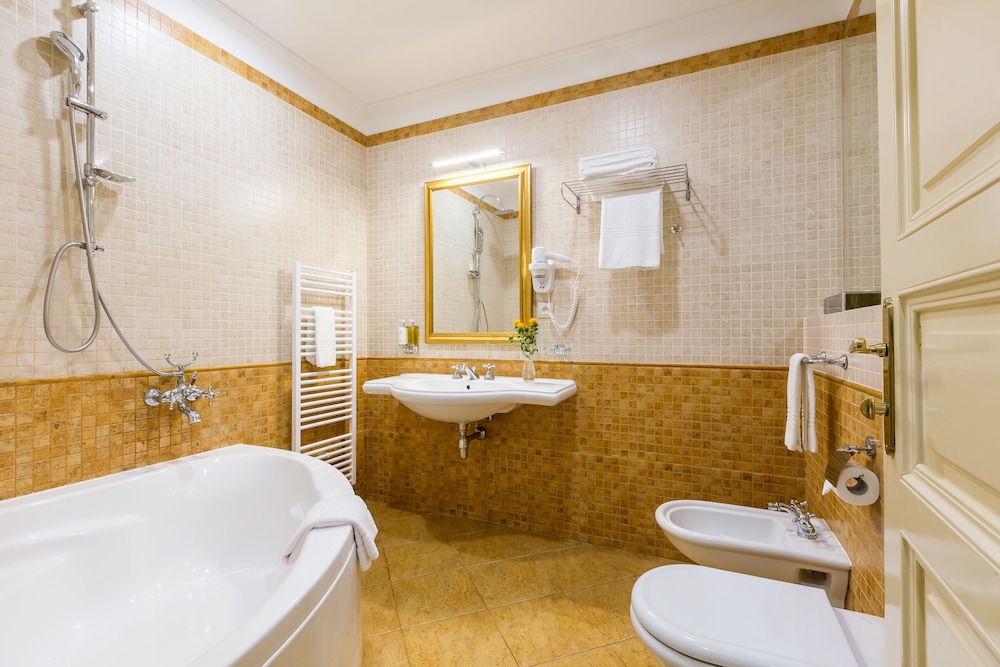 Caruso Old Town Hotel 75/77
