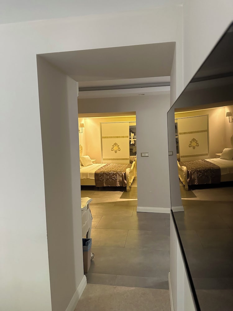 Elegance East Hotel Boutique Class 20/70