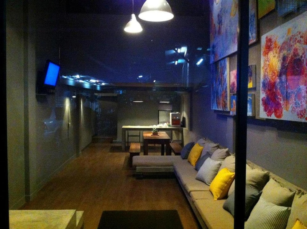 In A Box Hostel 35/65