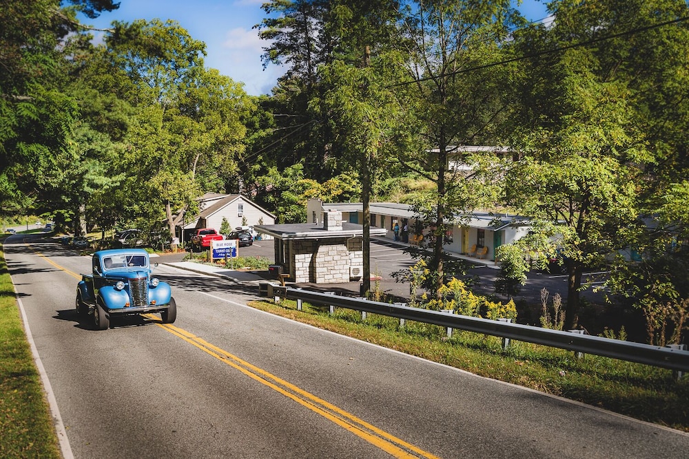 Blue Ridge Tourist Court 34/50