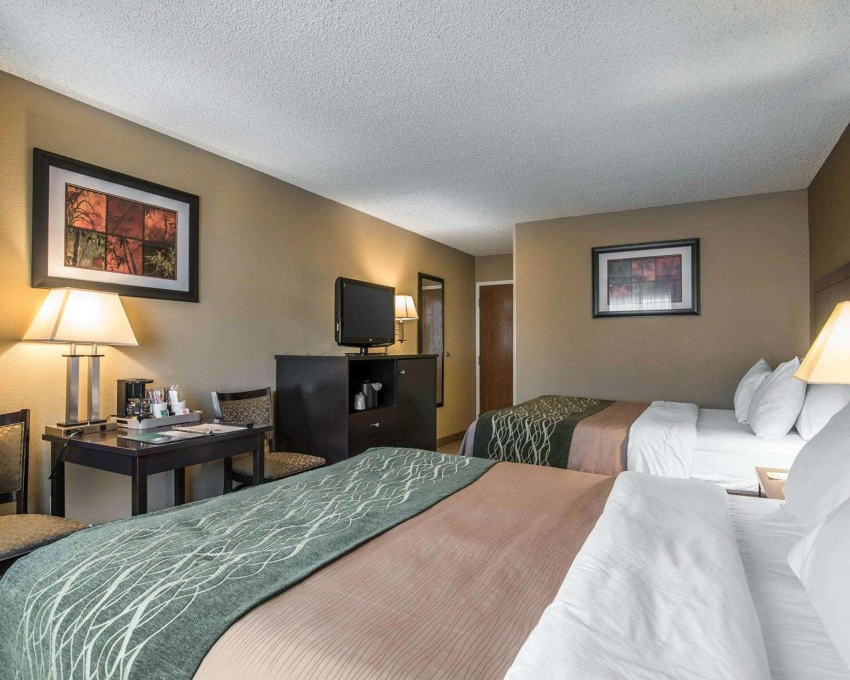 غرفة بسريرين كوين مع أريكة، Comfort Inn Saugerties 2/4