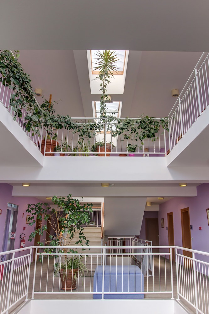HOTEL MANORA 8/76