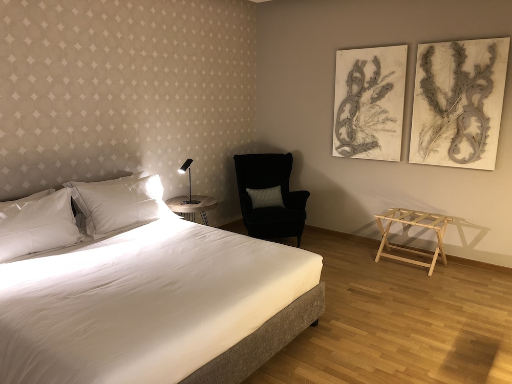200 Rooms And Terrace 13/54