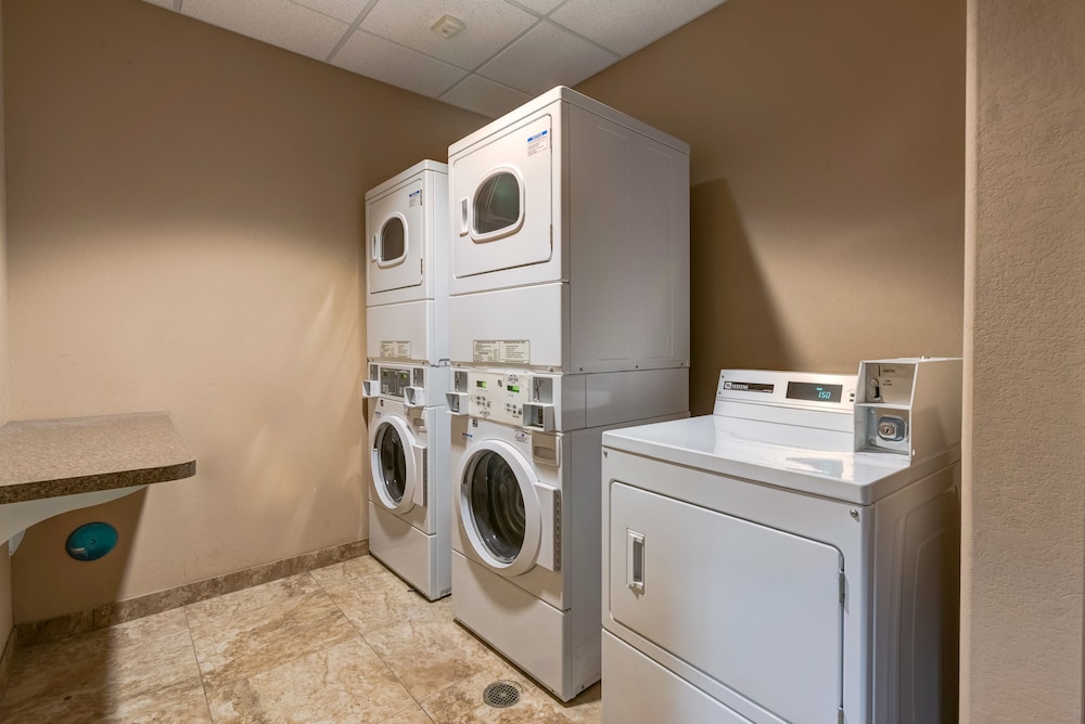 Comfort Inn And Suites 8/29