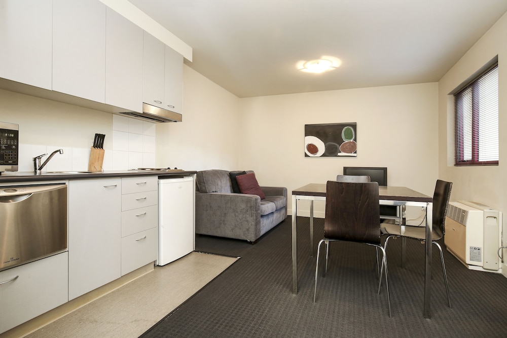 PLUM SERVICED APARTMENTS CARLTON 24/40