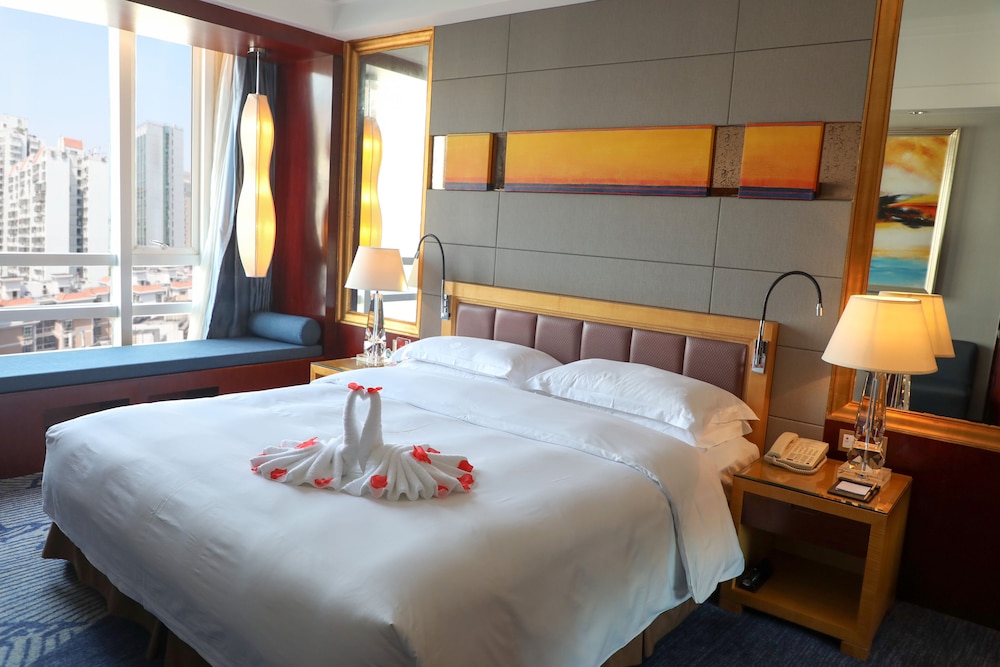 Zhuhai Charming Holiday Hotel 14/40