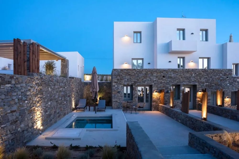 Paros Comfy Suites 42/50