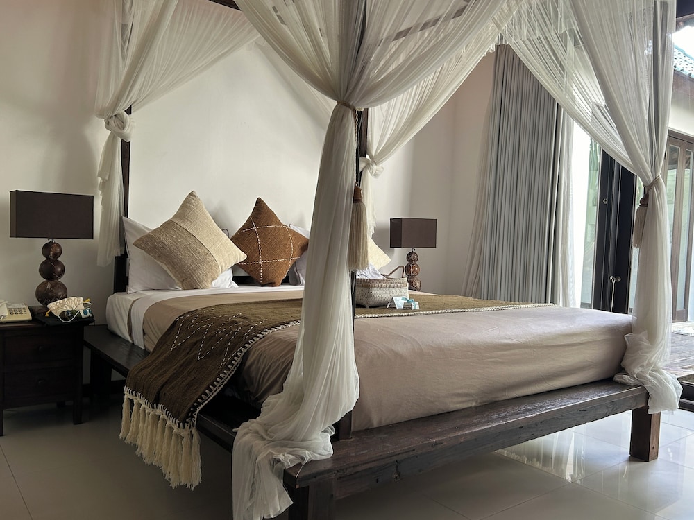 Artemis Villa And Hotel 18/46