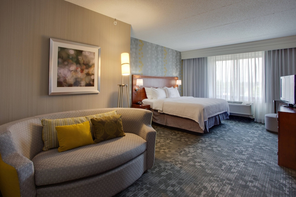 Courtyard By Marriott Republic Aprt Long Island Farmingdale 15/71