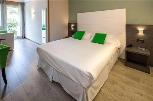 Room, Triple