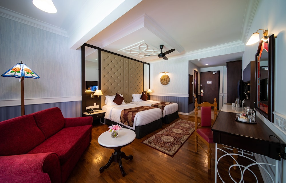 Century Pines Resort 18/50