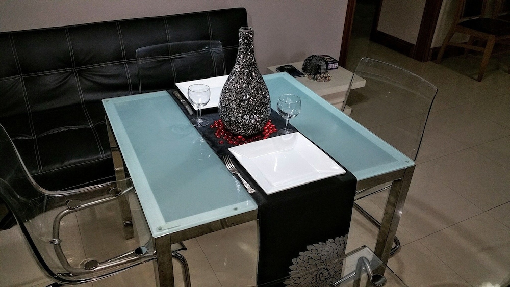 Modern London Decor Guest Apartments 28/50