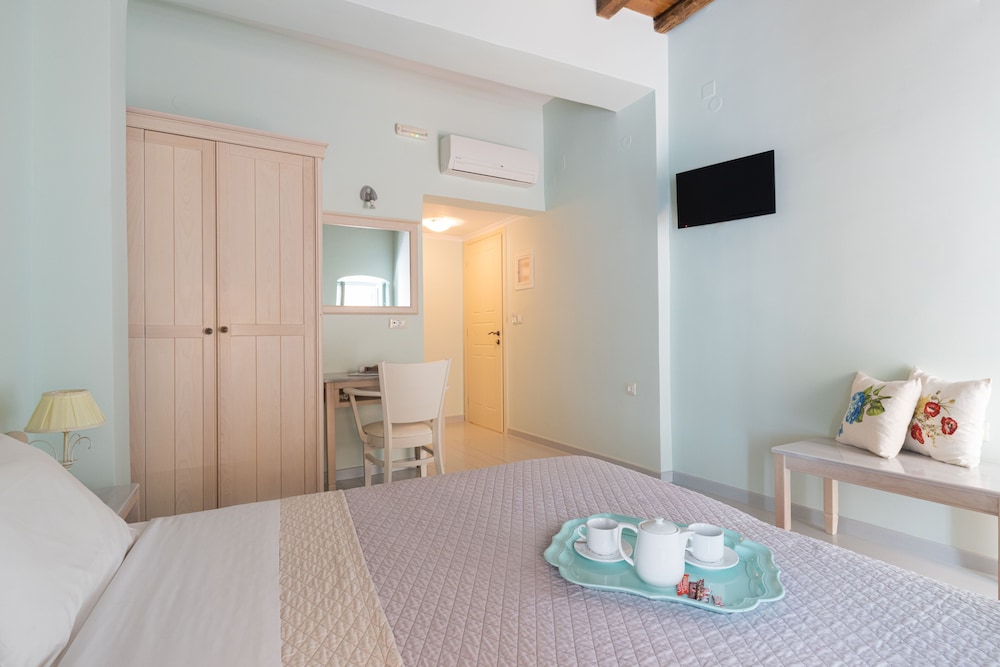 999 Luxury Hotel 24/53