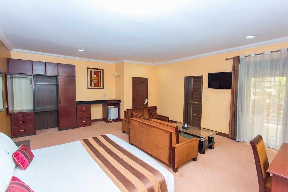 The Country Inn Hotel 10/50