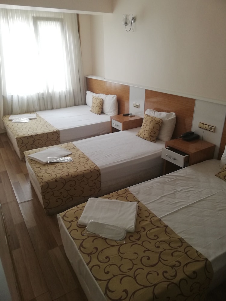 Lal Hotel 17/35
