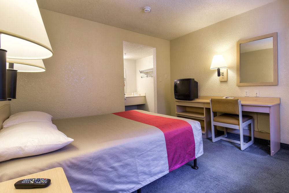 Beach Side Inn Anaheim 11/24