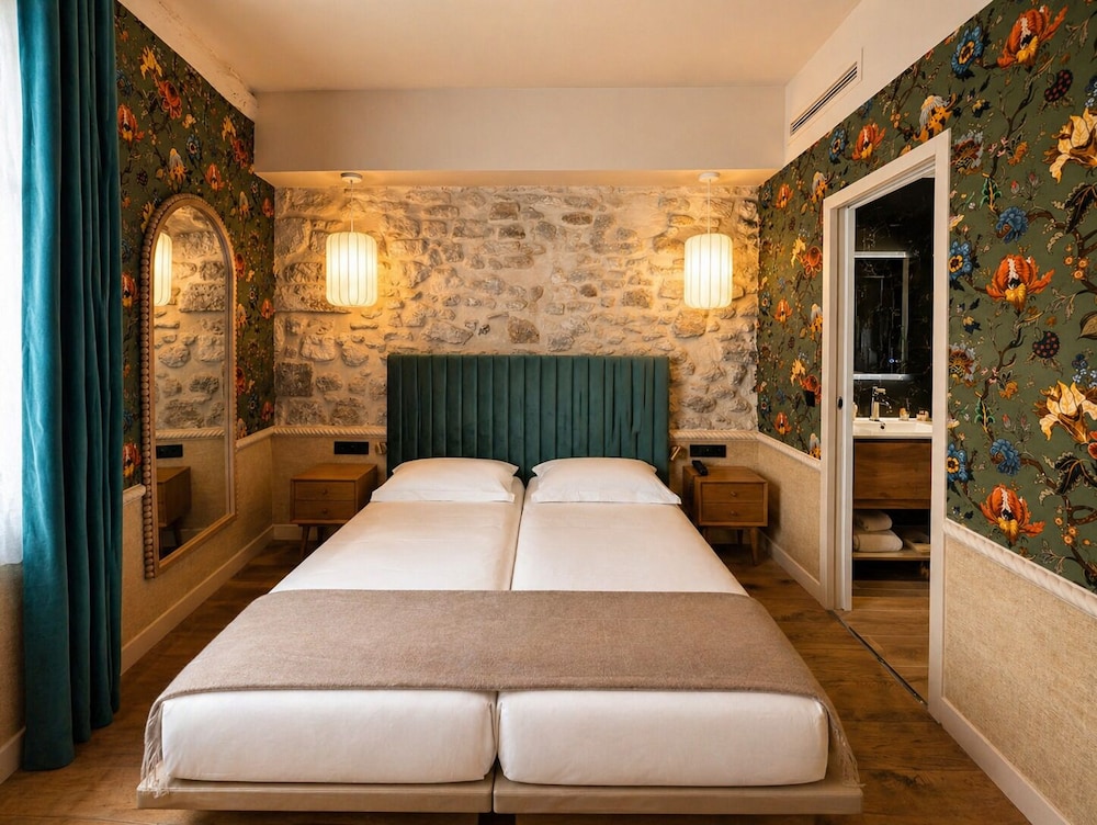 Hotel de Notre Dame Maitre Albert 10/65