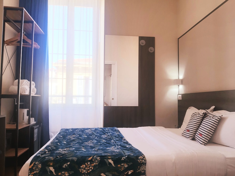 Boutique Hotel Neptune Nice 12/30