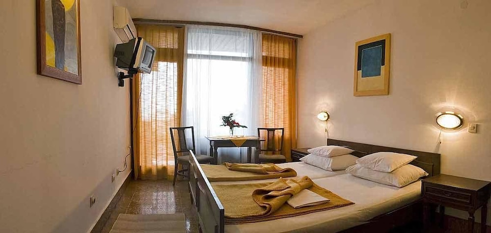 Hotel Castellastva 12/36