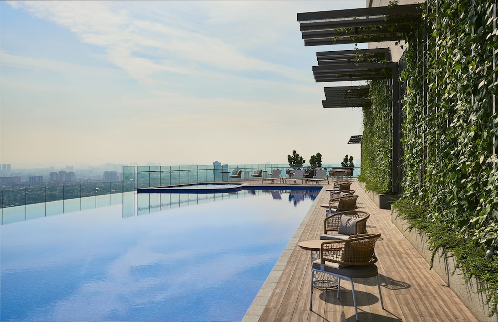 Le Meridien Petaling Jaya (ex New World Petaling Jaya) 70/75